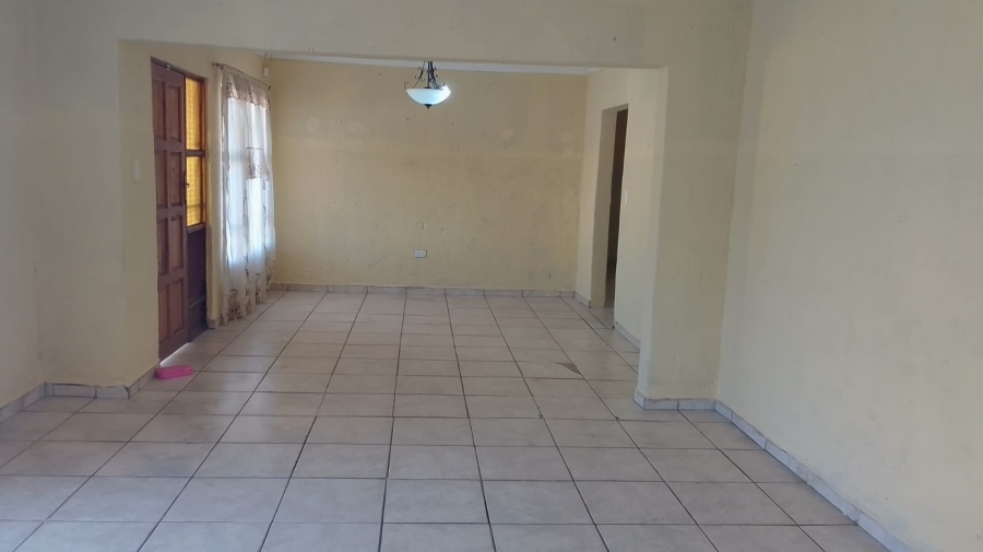 To Let 4 Bedroom Property for Rent in Geelhoutpark North West